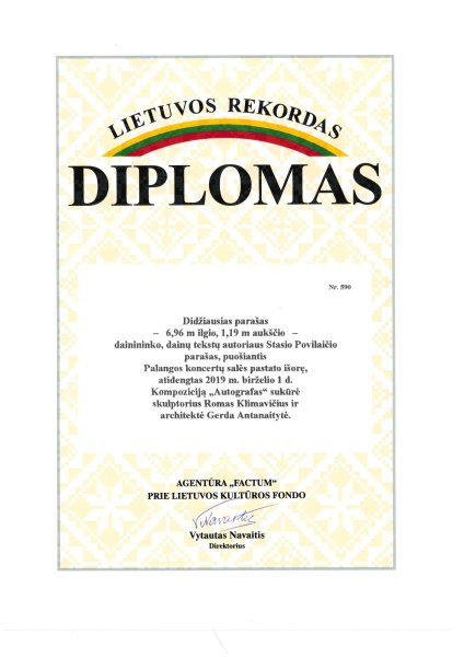 Palangai įteiktas Lietuvos rekordo diplomas patvirtina – koncertų salės fasadą puošiantis Stasio...