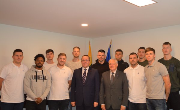  "Palangos kuršių" krepšininkams sėkmės NKL kovose linkėjo Palangos miesto vadovai