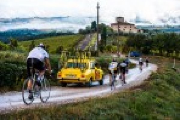  Vintažinių dviračių pedalus mins siekdami palengvinti sergančių mažųjų palangiškių kasdienybę