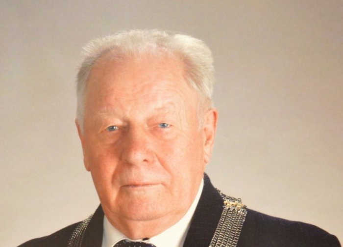 Eidamas 95-ousius mirė buvęs Palangos miesto meras Justinas Šatkauskas