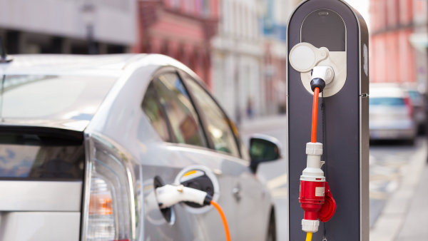 Europa įgauna pagrindą lenktynėse dėl elektromobilių pardavimo, o kaip Lietuva?