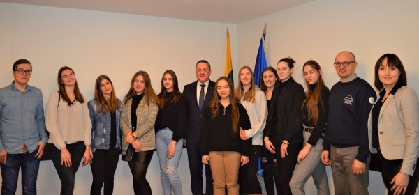 Savivaldybėje lankėsi Senosios gimnazijos moksleiviai