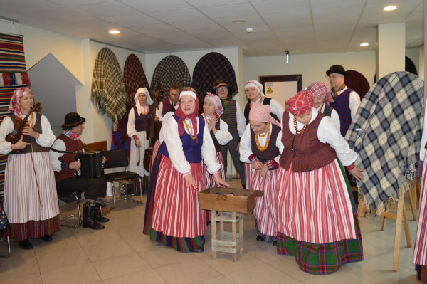 Savivaldybėje pristatoma Tradicinės tekstilės auksarankių darbų paroda. Kviečiame apsilankyti