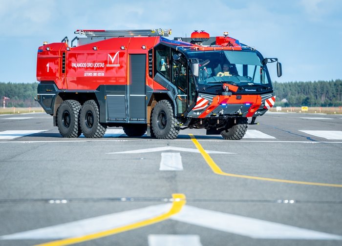 Palangos oro uoste pristatytas naujas priešgaisrinės tarnybos automobilis: analogišką techniką...