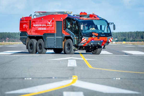 Palangos oro uoste pristatytas naujas priešgaisrinės tarnybos automobilis: analogišką techniką...