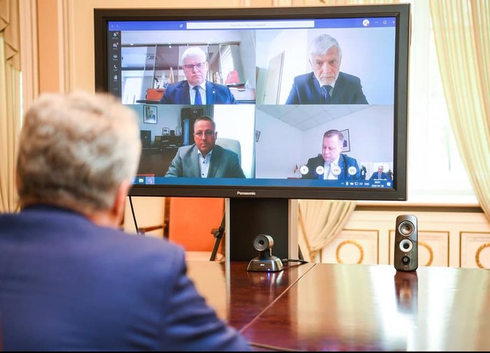 Konferenciniu skambučiu su Lietuvos Respublikos Prezidentu Gitanu Nausėda aptartos viso regiono...