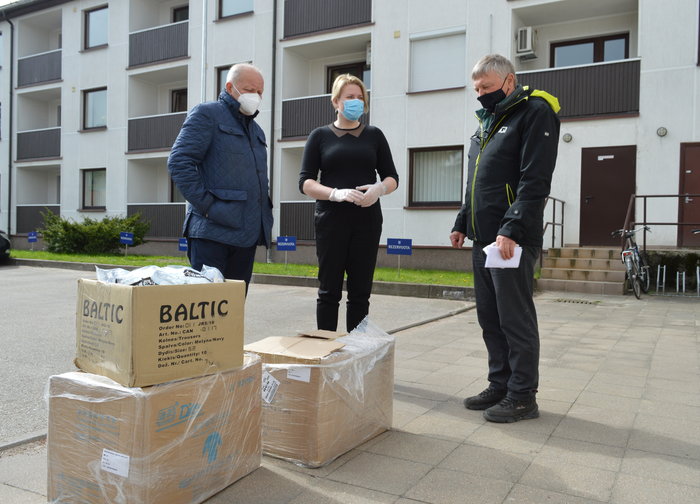 Kurorto Rotary klubo dovana palangiškiams - keletas dėžių apsaugos priemonių 