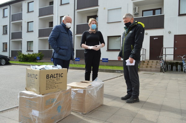 Kurorto Rotary klubo dovana palangiškiams - keletas dėžių apsaugos priemonių 