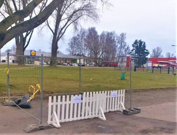 Su Kalėdų simboliais – eglėmis – atsisveikinkime atsakingai