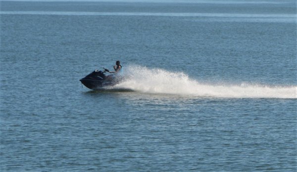 Plaukioti vandens motociklais Baltijos jūros biosferos poligone ir Pajūrio regioniniame parke yra...