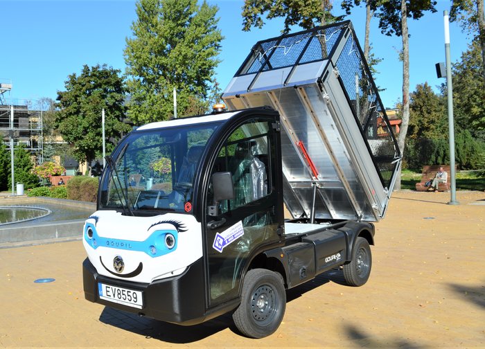 Naujasis komunalininkų elektromobilis – pėstiesiems skirtoms erdvėms prižiūrėti