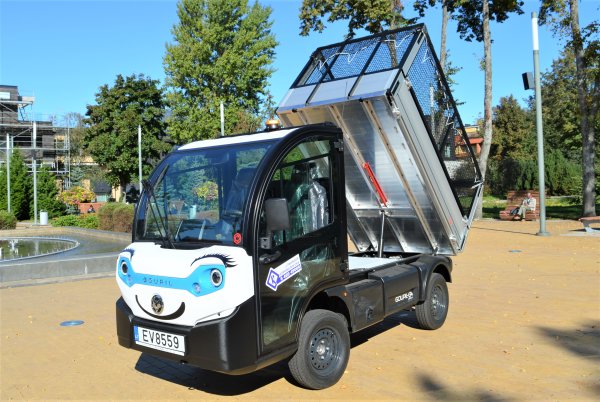 Naujasis komunalininkų elektromobilis – pėstiesiems skirtoms erdvėms prižiūrėti