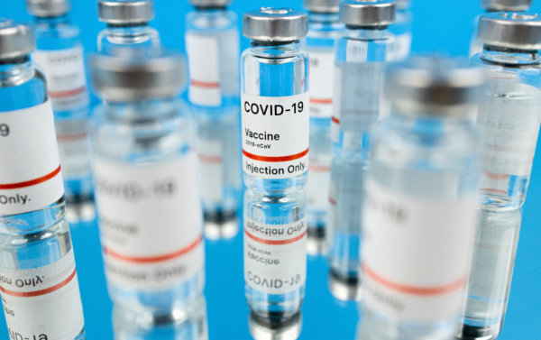 Stiprinamąja vakcinos nuo COVID-19 doze jau pasiskiepijo trečdalis Lietuvos senjorų