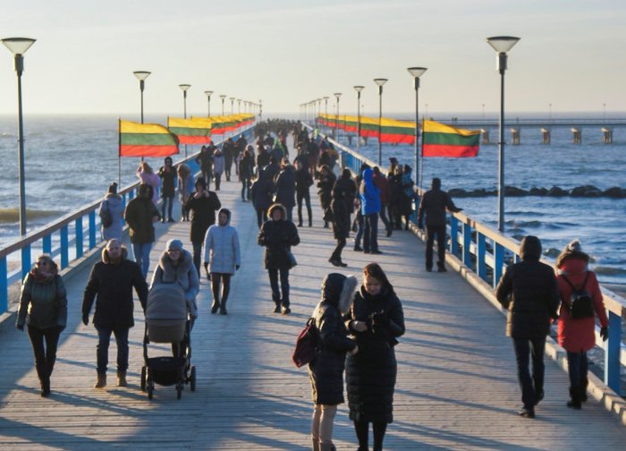 „Tą garbę gavome  užgimę".  Lietuvos valstybės atkūrimo diena Palangoje ir Šventojoje