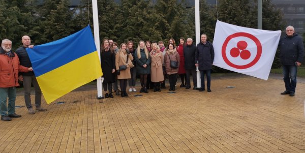 Minint Pasaulinę kultūros dieną  iškeltos Ukrainos ir Taikos vėliavos
