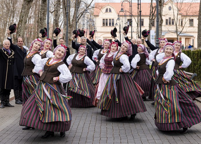 Palangos kultūros ir jaunimo centro vyresniųjų liaudiškų šokių grupė „Banguolis“ paminėjo...