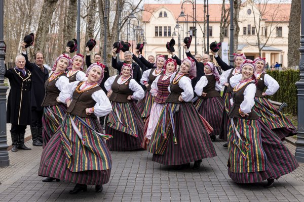 Palangos kultūros ir jaunimo centro vyresniųjų liaudiškų šokių grupė „Banguolis“ paminėjo...