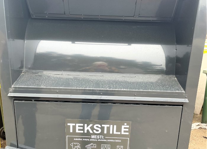 Gyventojams patogiose vietose įrengta dvidešimt tekstilės atliekoms skirtų konteinerių