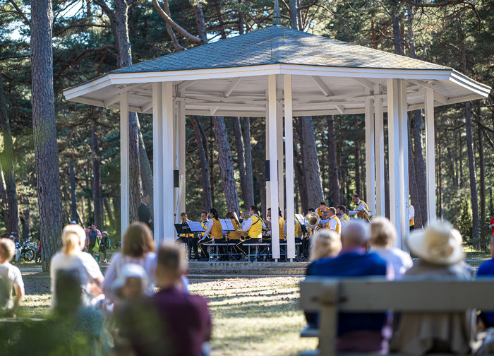 Joninės Palangoje – skambant tarpukario pučiamųjų muzikai