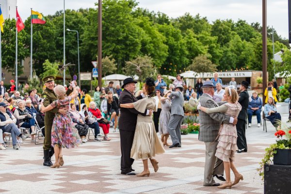 Savaitgalį Šventojoje vyks išskirtinis retro festivalis –  menininkų skveras ir šokiai su svingo...