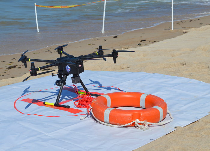Pajūrio gelbėtojai pristatė šiųmetę naujovę – skęstančiuosius gelbėti padedantį droną