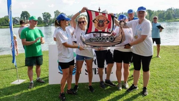 „Auksinės“ „Palangos vandenų“ irkluotojos: svarbiau už pergalę – komandos susitelkimas tiek...