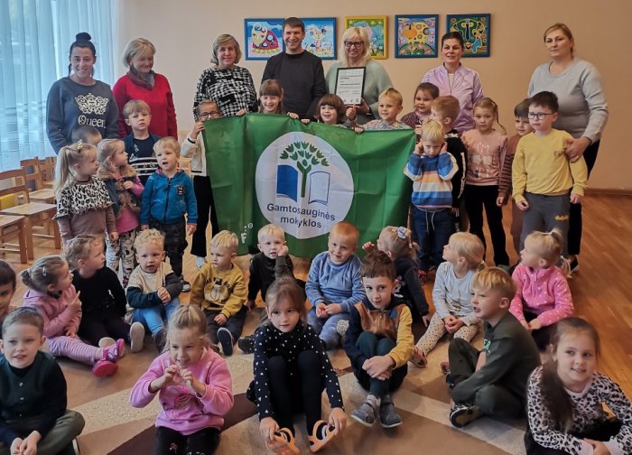Palangos lopšelio- darželio „Ąžuoliukas“ veikla įvertinta Žaliąja vėliava