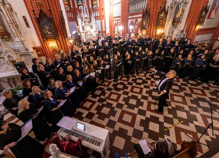 "Cantate Palangai" - pulsuojantys pasaulio ritmai su "Symphonic Adiemus"