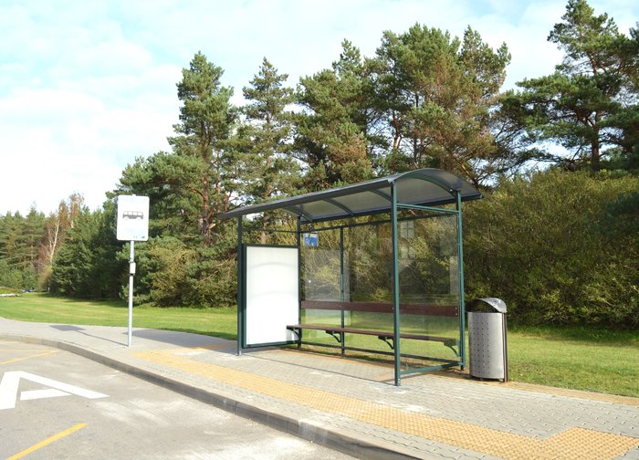 Įrengtos naujos autobusų laukimo būdelės stotelėse