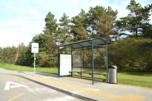 Įrengtos naujos autobusų laukimo būdelės stotelėse