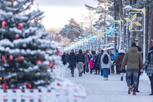 Palanga pradeda šventinį Kalėdų laikotarpį: įžiebiama išskirtinė eglių eglė, viešbučiai siūlo...