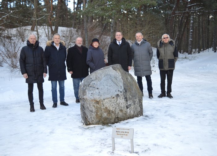 Palangai padovanota menininkų Vytauto ir Eugenijos Karčiauskų skulptūra „Rytas prie jūros“