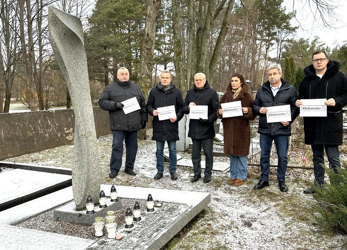 Pagerbtas Holokausto aukų atminimas, atidengta atminimo lenta L. Gutmanui