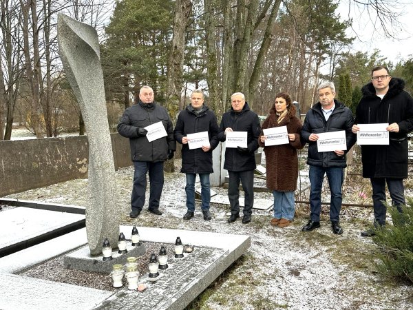 Pagerbtas Holokausto aukų atminimas, atidengta atminimo lenta L. Gutmanui