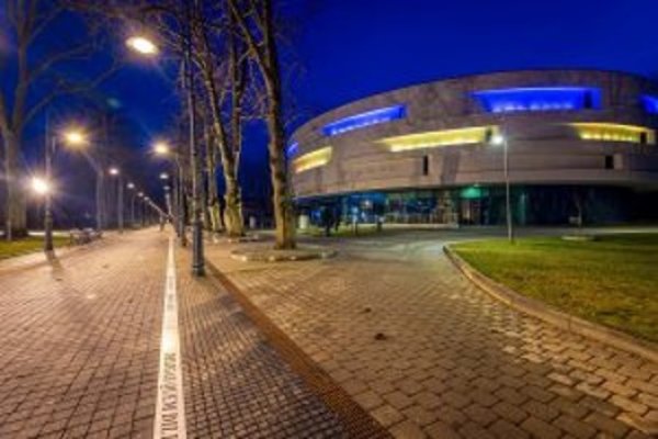 Vasario 24 d. Palangos tiltas ir Koncertų salė nušvis mėlyna ir geltona spalvomis – taip Palanga...