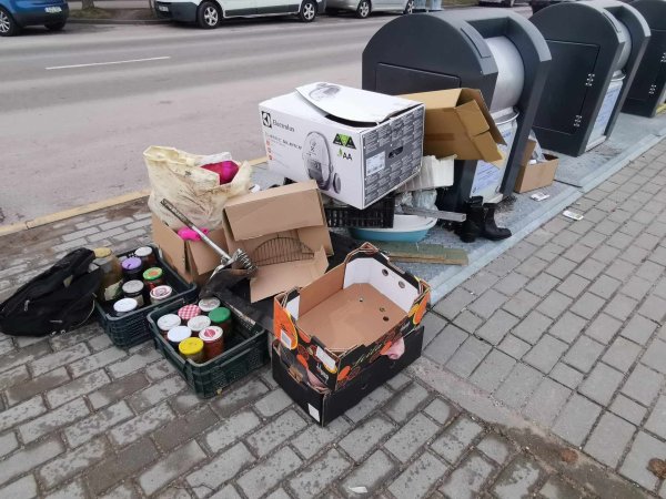 Nešiukšlinkime mūsų miesto: kasdien tiesiog prie konteinerių paliekama beveik tona buitinių atliekų