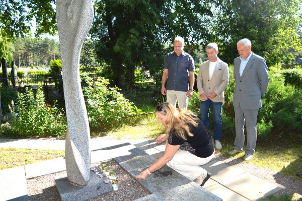  Paminėtas 1941 m. birželio 27 d. sušaudytų žydų ir kitų tautybių asmenų atminimas