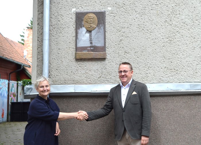 Atidengta memorialinė lenta, skirta prieš 200 metų Palangoje viešėjusiam Adomui Mickevičiui