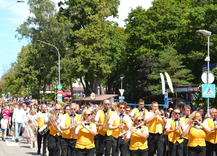 Senosios gimnazijos abiturientams įteikti brandos atestatai