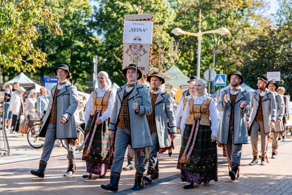 "Palangos miestely 2024“ vienija tautas – folkloro kolektyvai atvyksta ir iš užsienio