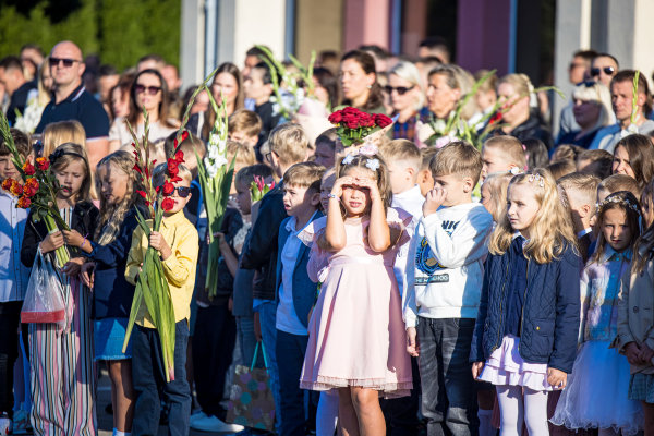 Šiandien naujus mokslo metus Palangos mokyklose pradėjo per 2000 moksleivių