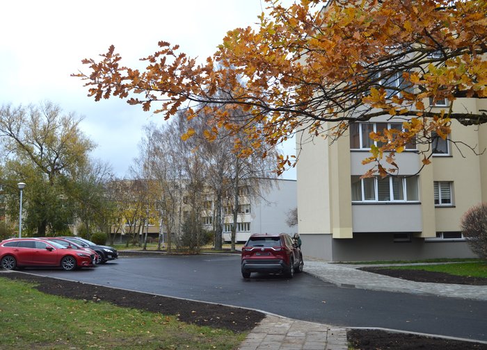 Tęsiami daugiabučių gyvenamųjų namų aplinkos tvarkymo darbai – kurorto gyventojų kiemai taps...