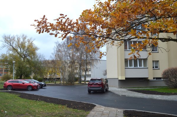 Tęsiami daugiabučių gyvenamųjų namų aplinkos tvarkymo darbai – kurorto gyventojų kiemai taps...