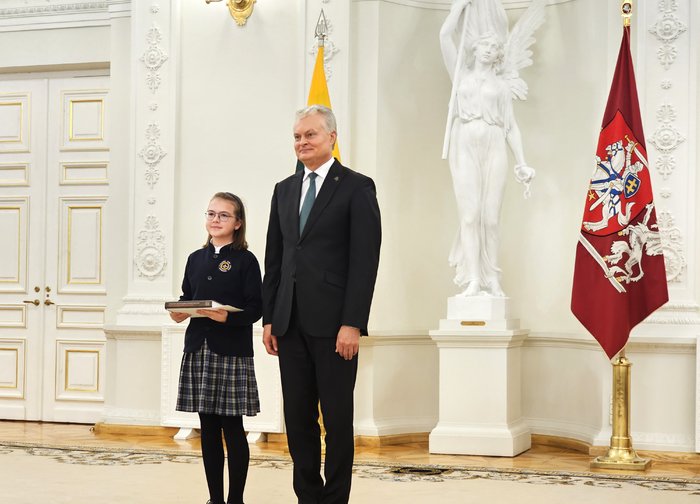 Konstitucijos egzamino laimėtoja 5-6 klasių kategorijoje – Palangos Vlado Jurgučio progimnazijos...
