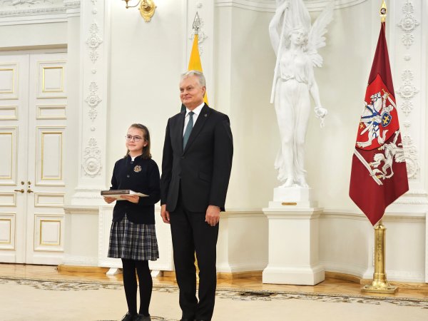 Konstitucijos egzamino laimėtoja 5-6 klasių kategorijoje – Palangos Vlado Jurgučio progimnazijos...
