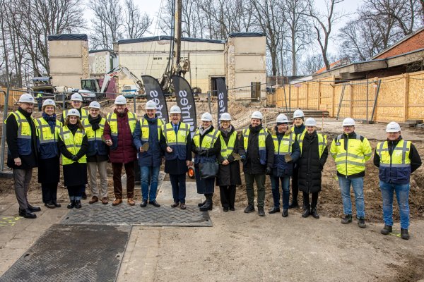 Kapsulės įkasimu pažymėta sėkminga Regioninės filmotekos „Naglis“ statybų pradžia
