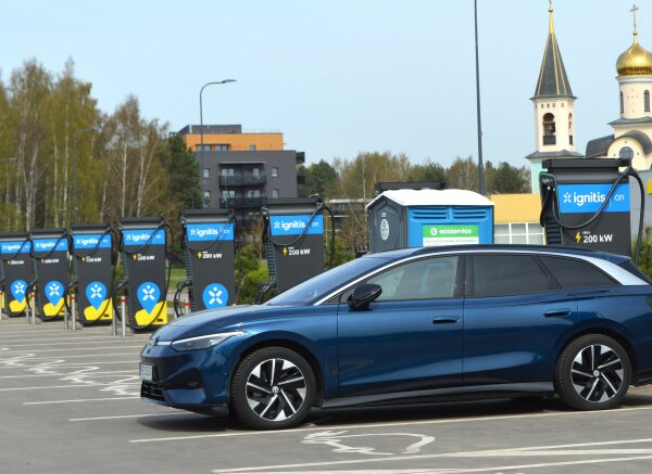Palanga žengia žaliu keliu: elektromobilių įkrovimas dabar dar greitesnis