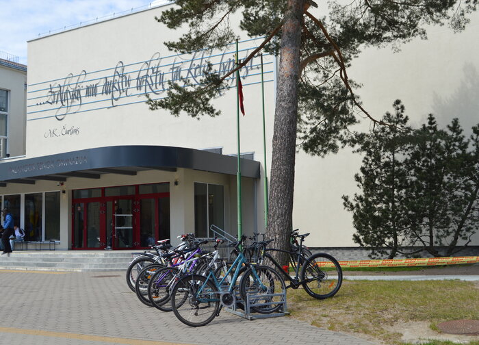 Atnaujinta Senosios gimnazijos aplinka