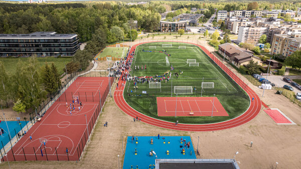 Visuomenei pristatytas atnaujintas Palangos „Baltijos“ pagrindinės mokyklos sporto kompleksas