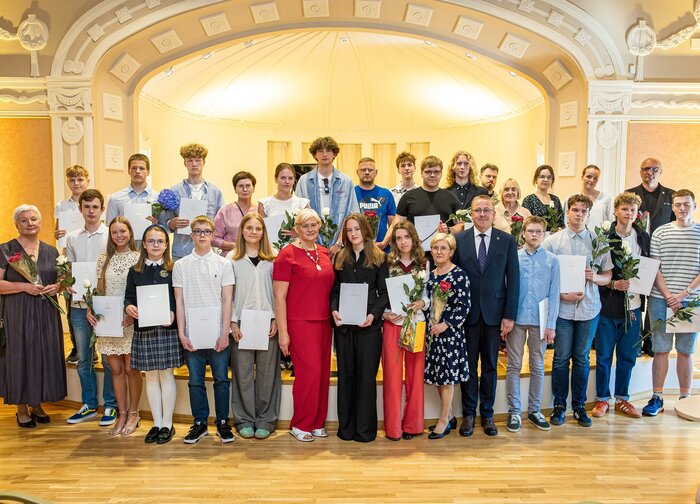 Pagerbti stropiausi miesto moksleiviai – už išskirtinius pasiekimus įteiktos piniginės premijos
